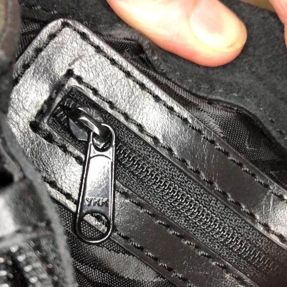 Francesco Baisia Leather Shoulder Bag.  Like new. Includes branded dust bag. - Picture 9 of 16